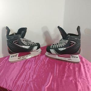 CCM U+04 Hockey Skates Size 7 D Mens Senior Ice Shoe SZ 8.5D.